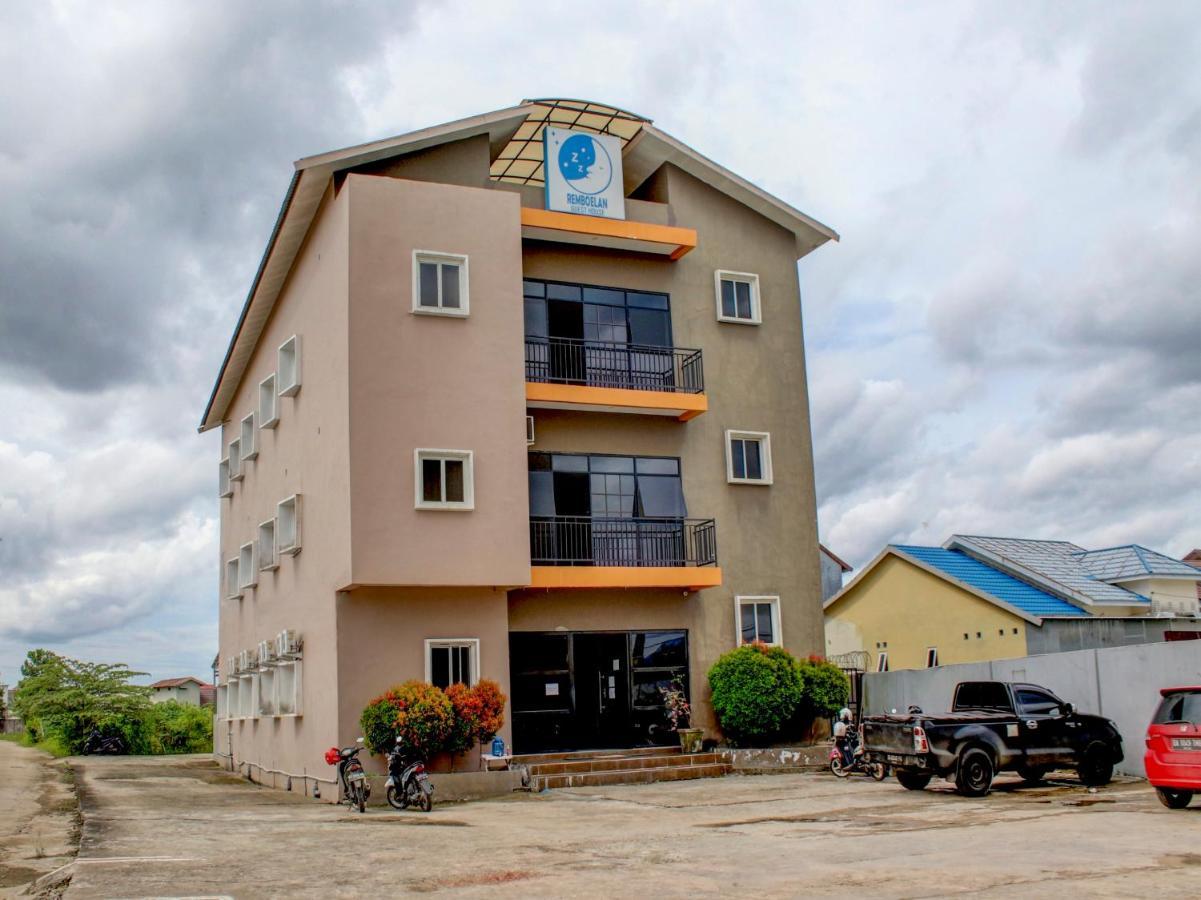 Oyo 90162 Remboelan Guest House Sungai Lutus Exteriér fotografie